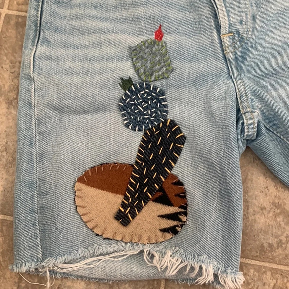 Levi’s 501 90’s embroidered short raw hem size 23 - Picture 8 of 11